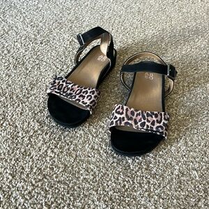 Abeo flats with arch, supports, black and cheetah